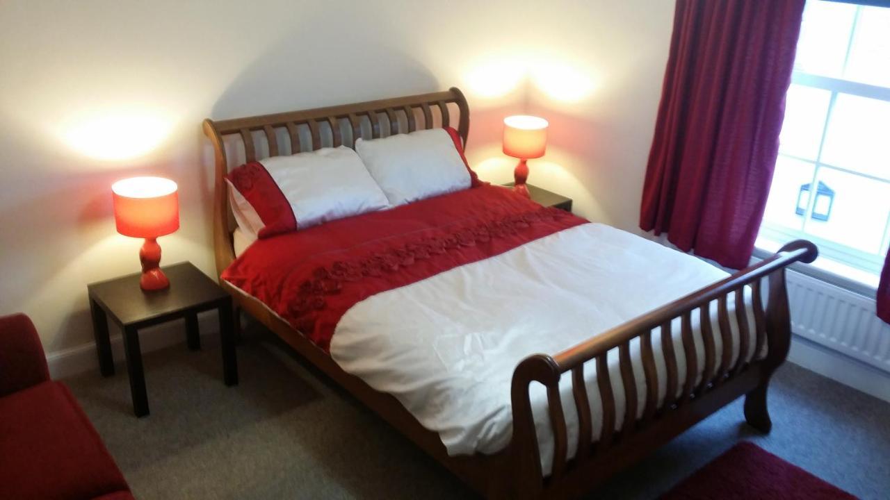 Riverbank Guest House Wiggenhall Saint Germans Exteriör bild